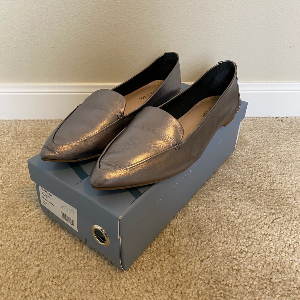 EUC Silver flats from DSW.